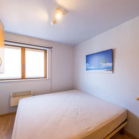 Overlooking The Surroundings Apartment *
