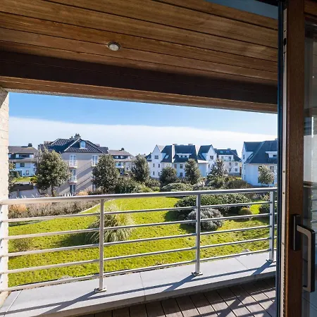 Overlooking The Surroundings Apartment