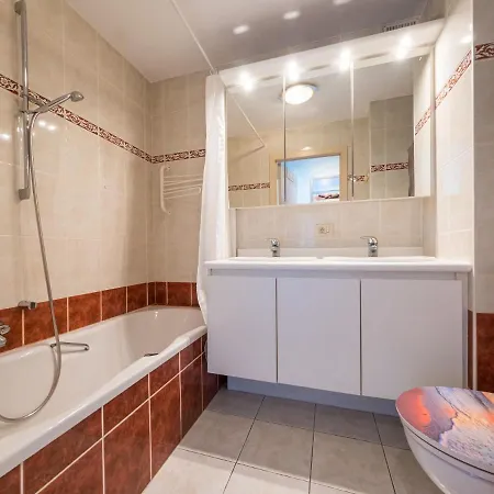 아파트 Overlooking The Surroundings