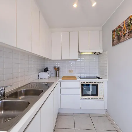 Overlooking The Surroundings 아파트